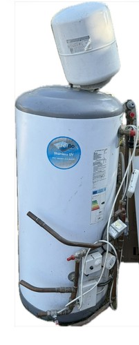Hot water cylinder